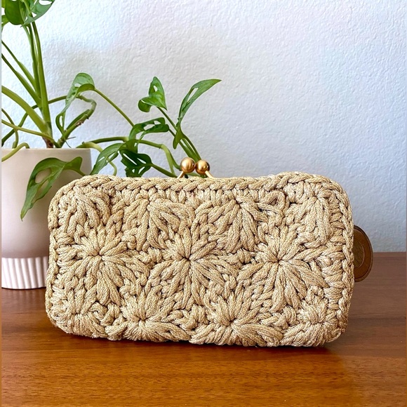 ♦️SOLD♦️ Stella McCartney Minaudière Wheat Gold Tan Crochet Kiss-Lock Clutch - Picture 3 of 17